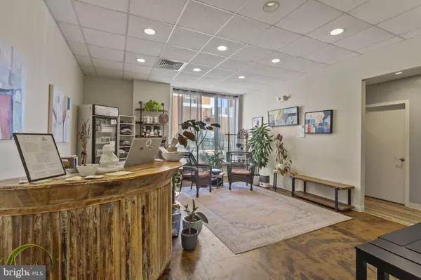 Harrisonburg, VA 22802,90 NORTH MAIN STREET