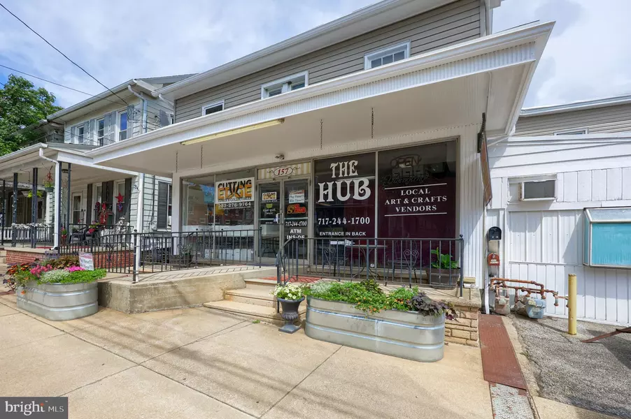 157 E BROADWAY, Red Lion, PA 17356