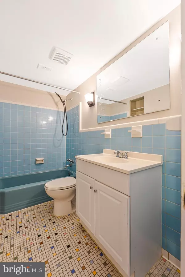 Fairfax, VA 22030,10169 FAIR WOODS DR #204