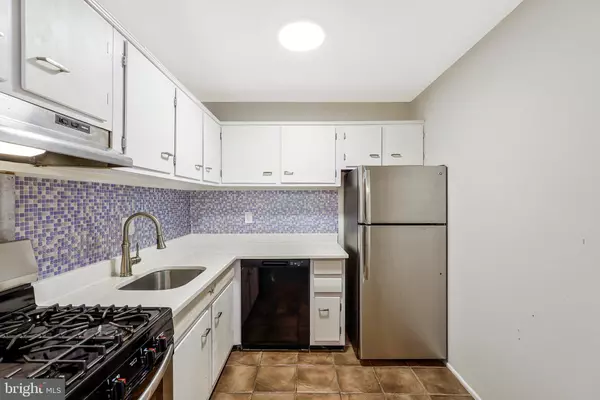 Fairfax, VA 22030,10169 FAIR WOODS DR #204