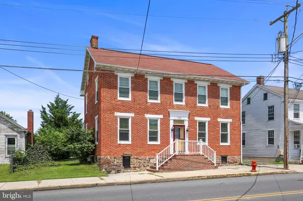 129 W KING ST, Littlestown, PA 17340