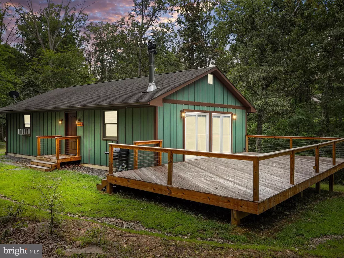 Berkeley Springs, WV 25411,236 TEALS LN