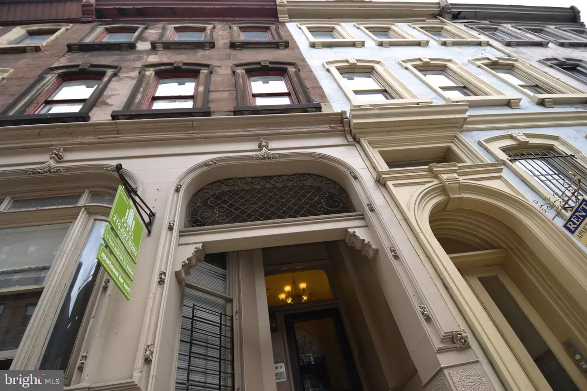 Philadelphia, PA 19103,2209 WALNUT ST #3R