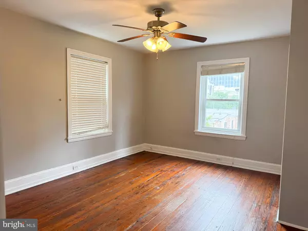 Philadelphia, PA 19103,2209 WALNUT ST #3R