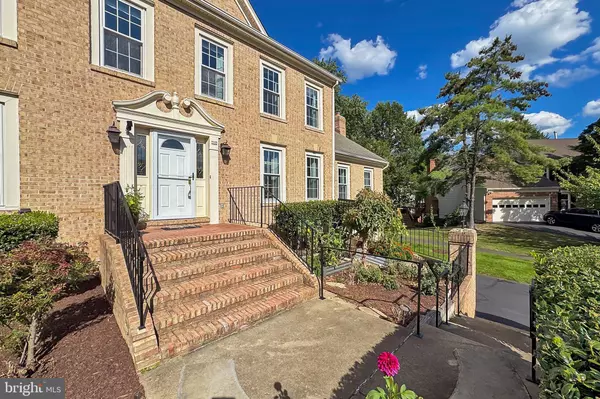 Herndon, VA 20170,406 WOODGROVE CT