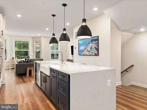 Vienna, VA 22180,113 PLEASANT ST NW #6