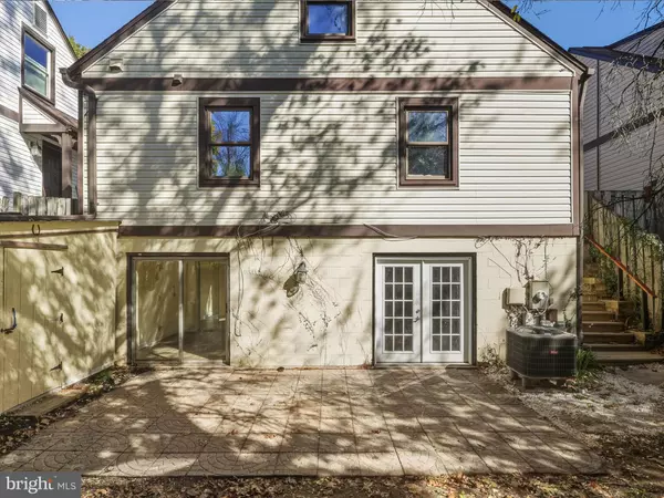 Burke, VA 22015,9816 PEBBLE WEIGH CT