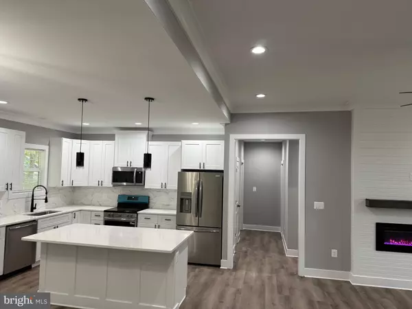 Colonial Beach, VA 22443,145 AZURE DRIVE