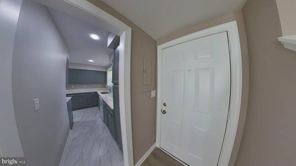 Waldorf, MD 20601,2050 NIKE DR #9