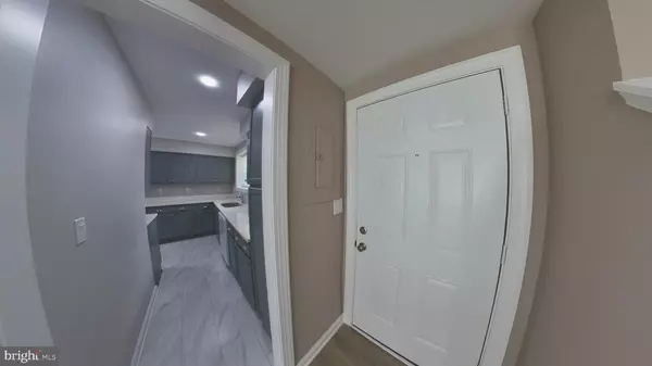 Waldorf, MD 20601,2050 NIKE DR #9