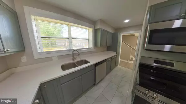 Waldorf, MD 20601,2050 NIKE DR #12