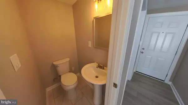 Waldorf, MD 20601,2050 NIKE DR #12