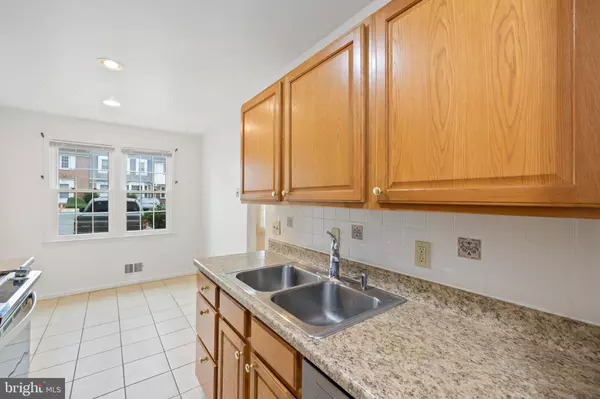 Gaithersburg, MD 20878,1 BLUE RIBBON CT #6-1