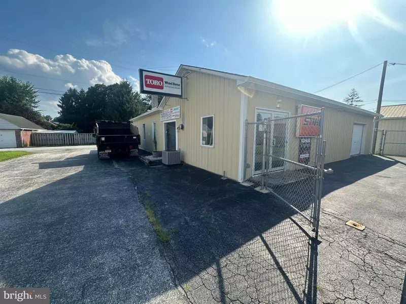 2220 CARLISLE RD, York, PA 17408