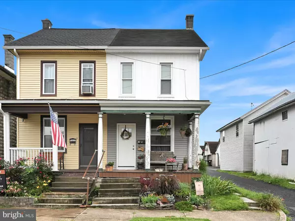 4 E MUTH AVE, Myerstown, PA 17067