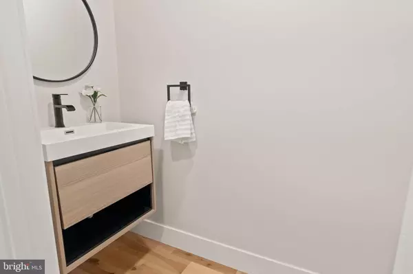 Cinnaminson, NJ 08077,914 JAMES AVE