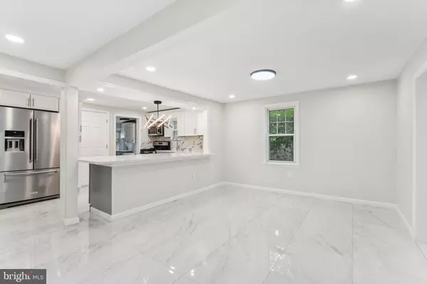 Moorestown, NJ 08057,114 GRANT AVE