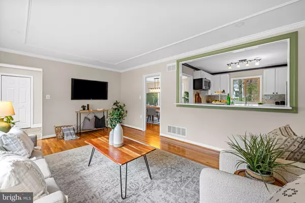 Baltimore, MD 21210,5806 N CHARLES ST