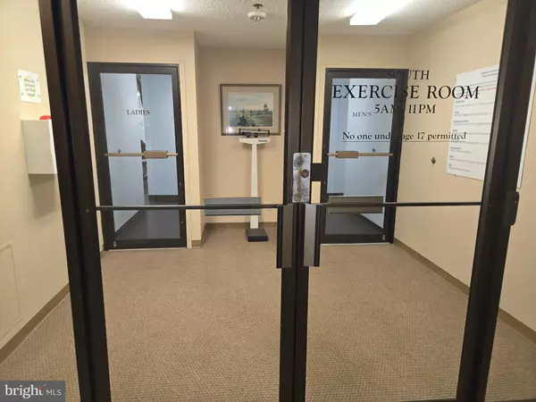 Falls Church, VA 22041,5501 SEMINARY RD #214S