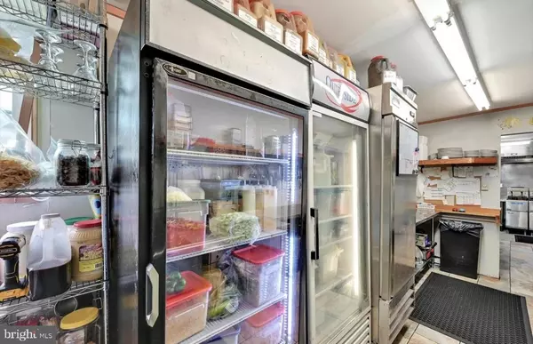 Frackville, PA 17931,10 W OAK ST