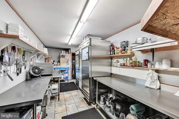 Frackville, PA 17931,10 W OAK ST