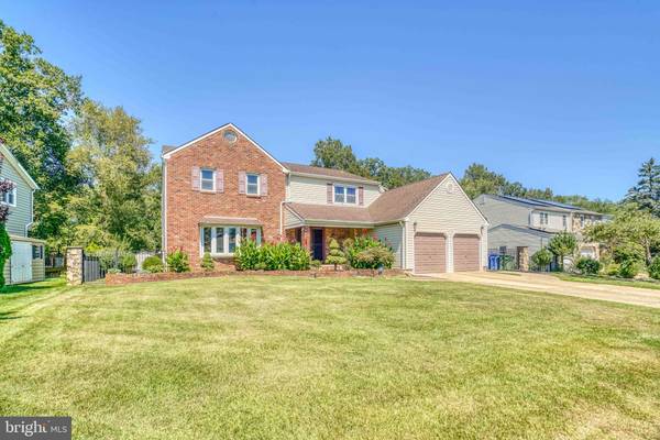 10 LAKEVIEW DR, Cherry Hill, NJ 08003