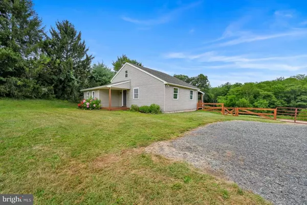 897 ZION RD, Mohnton, PA 19540