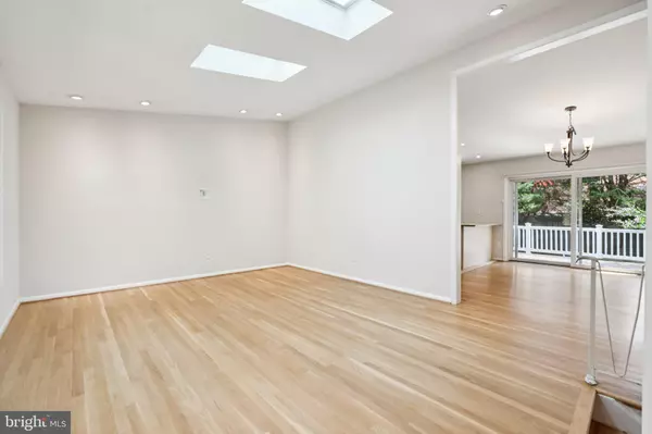 Kensington, MD 20895,11410 CAM CT