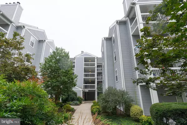 3176 SUMMIT SQUARE DR #4-E3, Oakton, VA 22124