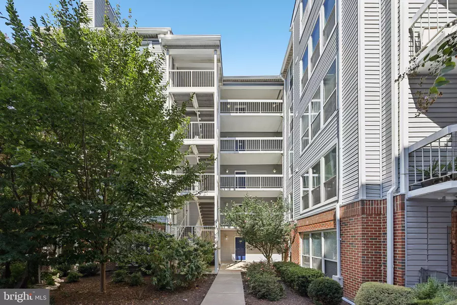 3176 SUMMIT SQUARE DR #4-E3, Oakton, VA 22124