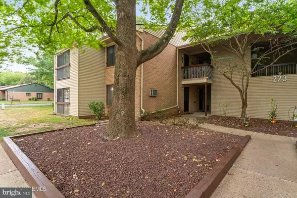 223 MEDFORD CT #A, Manalapan, NJ 07726