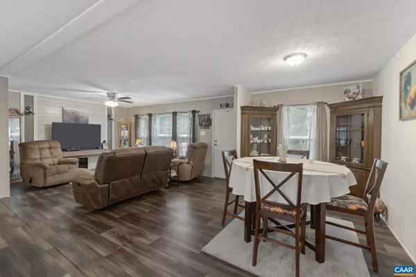 Scottsville, VA 24590,864 ROCK LN