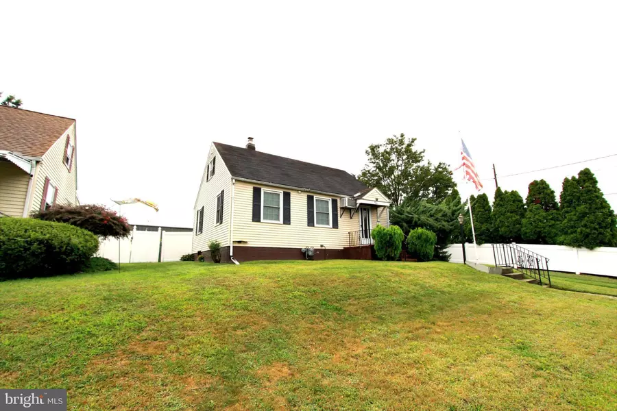 12 E 10TH AVE, Runnemede, NJ 08078