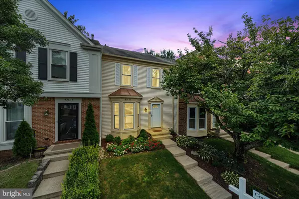 Ashburn, VA 20147,43876 LABURNUM SQ