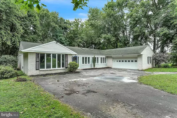 13 KELLER RD, Cochranville, PA 19330