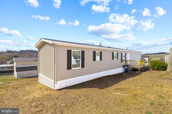 17 ASHTON DR, New Providence, PA 17560