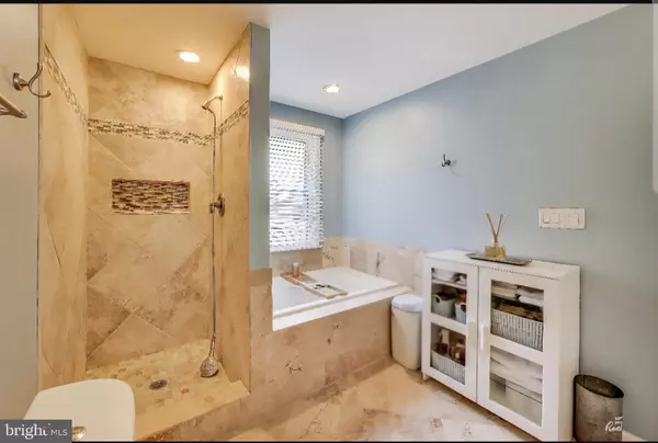 Oxon Hill, MD 20745,5612 DELAWARE DR