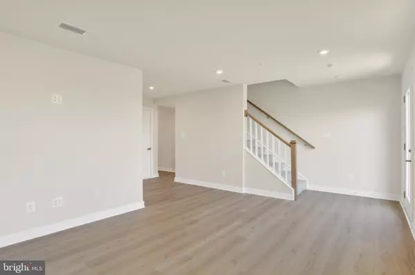 Enola, PA 17025,76 RAIL YARD DR