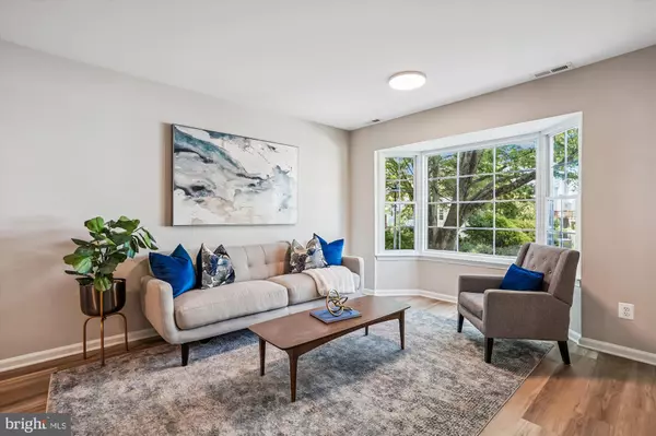 Chantilly, VA 20151,13713 AUTUMN VALE CT #30B