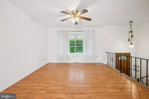 Hammonton, NJ 08037,204 E FLEMING PIKE