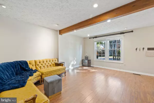 Centreville, VA 20121,14146 RED RIVER DR