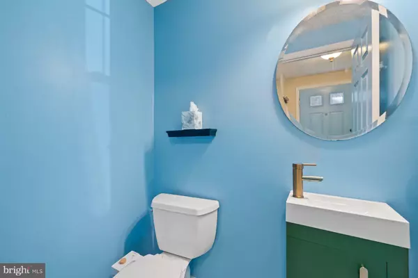 Centreville, VA 20121,14146 RED RIVER DR