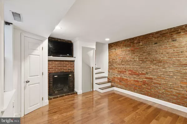 Philadelphia, PA 19147,813 KATER ST #B