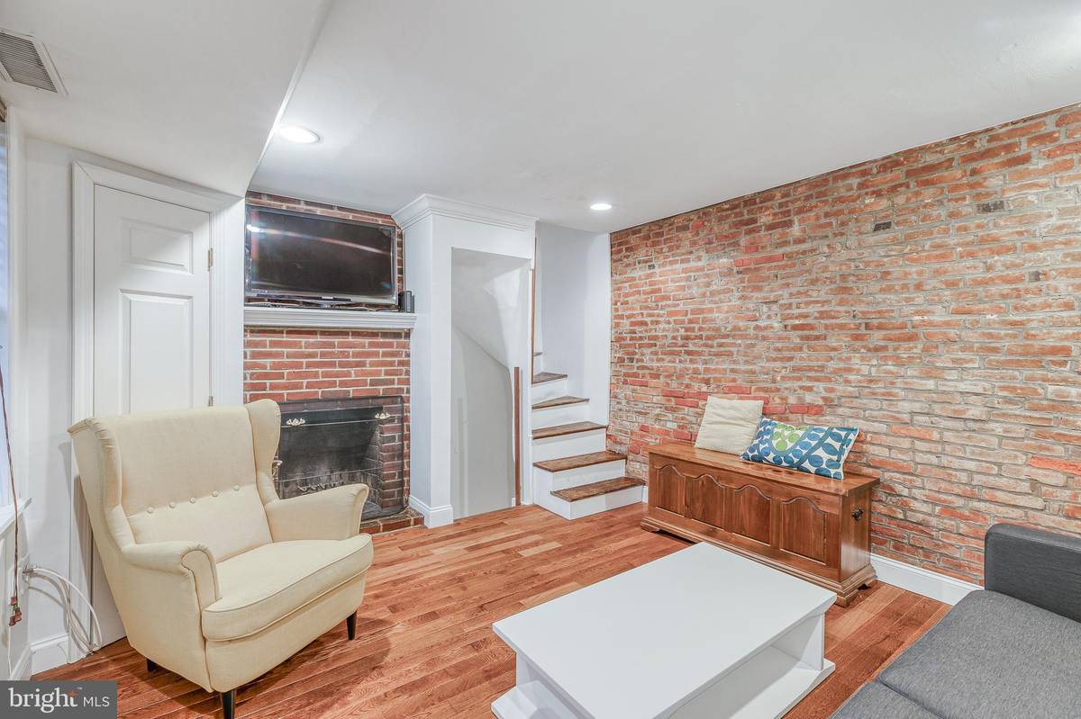 Philadelphia, PA 19147,813 KATER ST #B