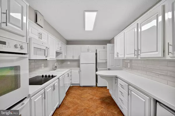 Alexandria, VA 22303,5902 MOUNT EAGLE DR #805