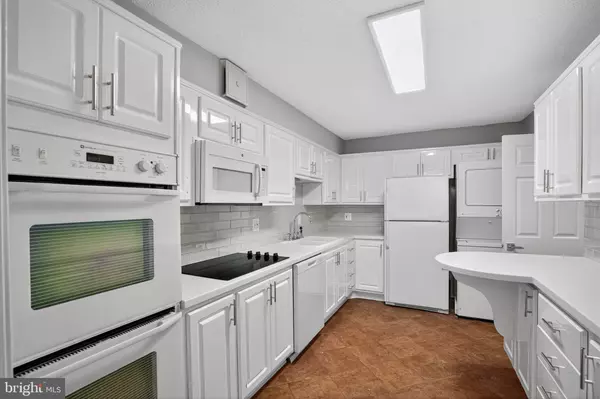 Alexandria, VA 22303,5902 MOUNT EAGLE DR #805