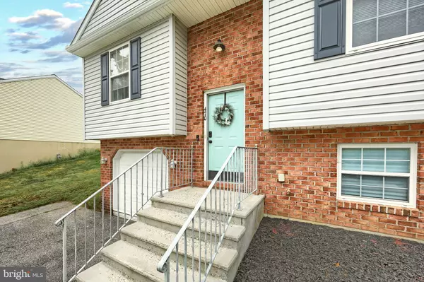 Manchester, PA 17345,470 CROSSING WAY