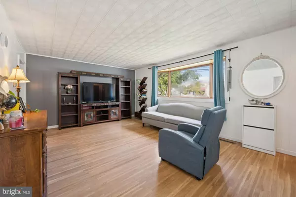 Audubon, NJ 08106,539 W MERCHANT ST