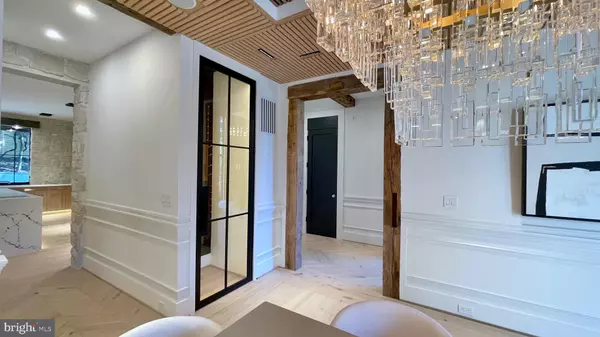 Mclean, VA 22101,1441 WOODACRE DR