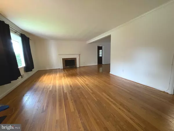 Mclean, VA 22101,1723 MERRYHILL PL